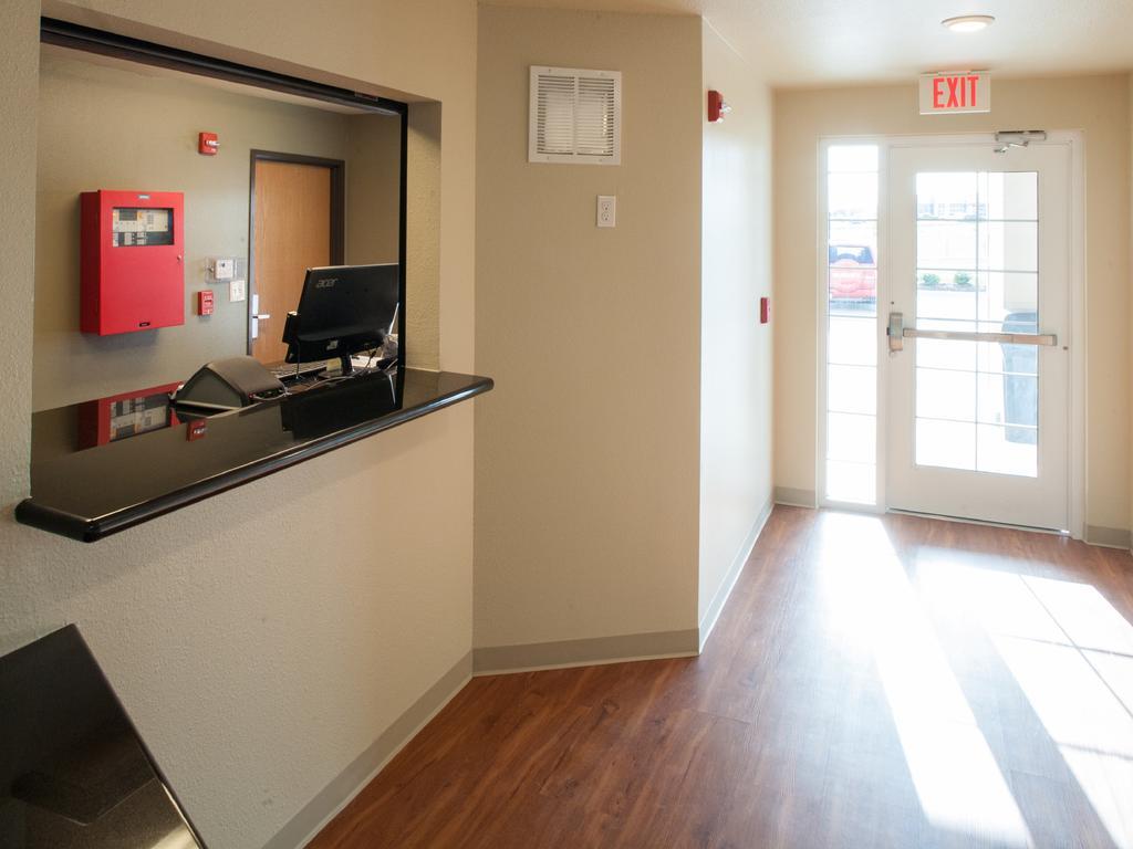 Woodspring Suites Topeka Buitenkant foto