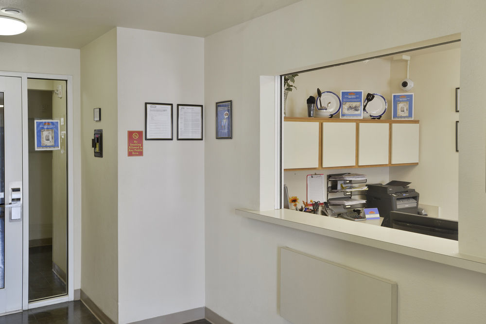 Woodspring Suites Topeka Buitenkant foto