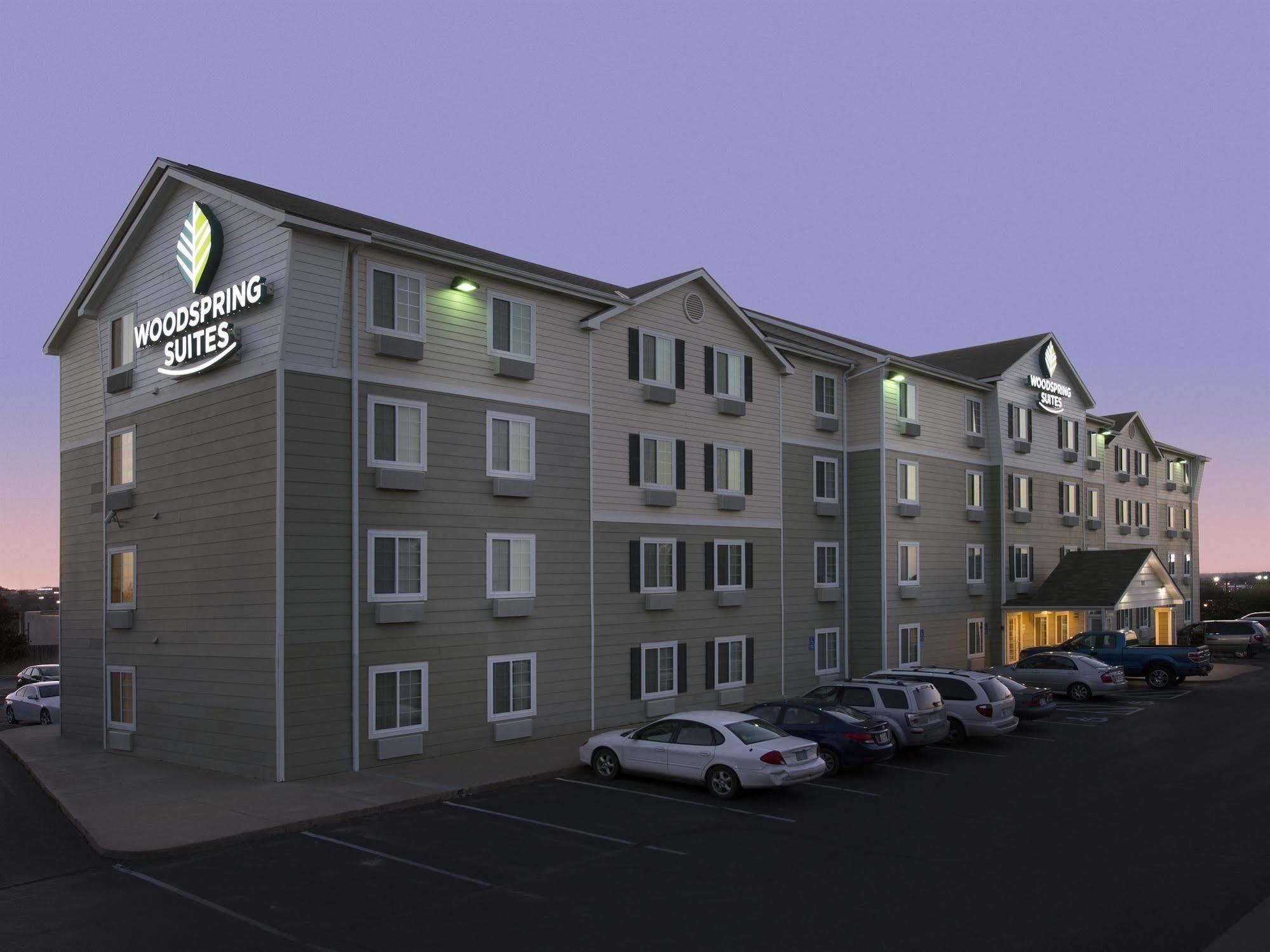 Woodspring Suites Topeka Buitenkant foto