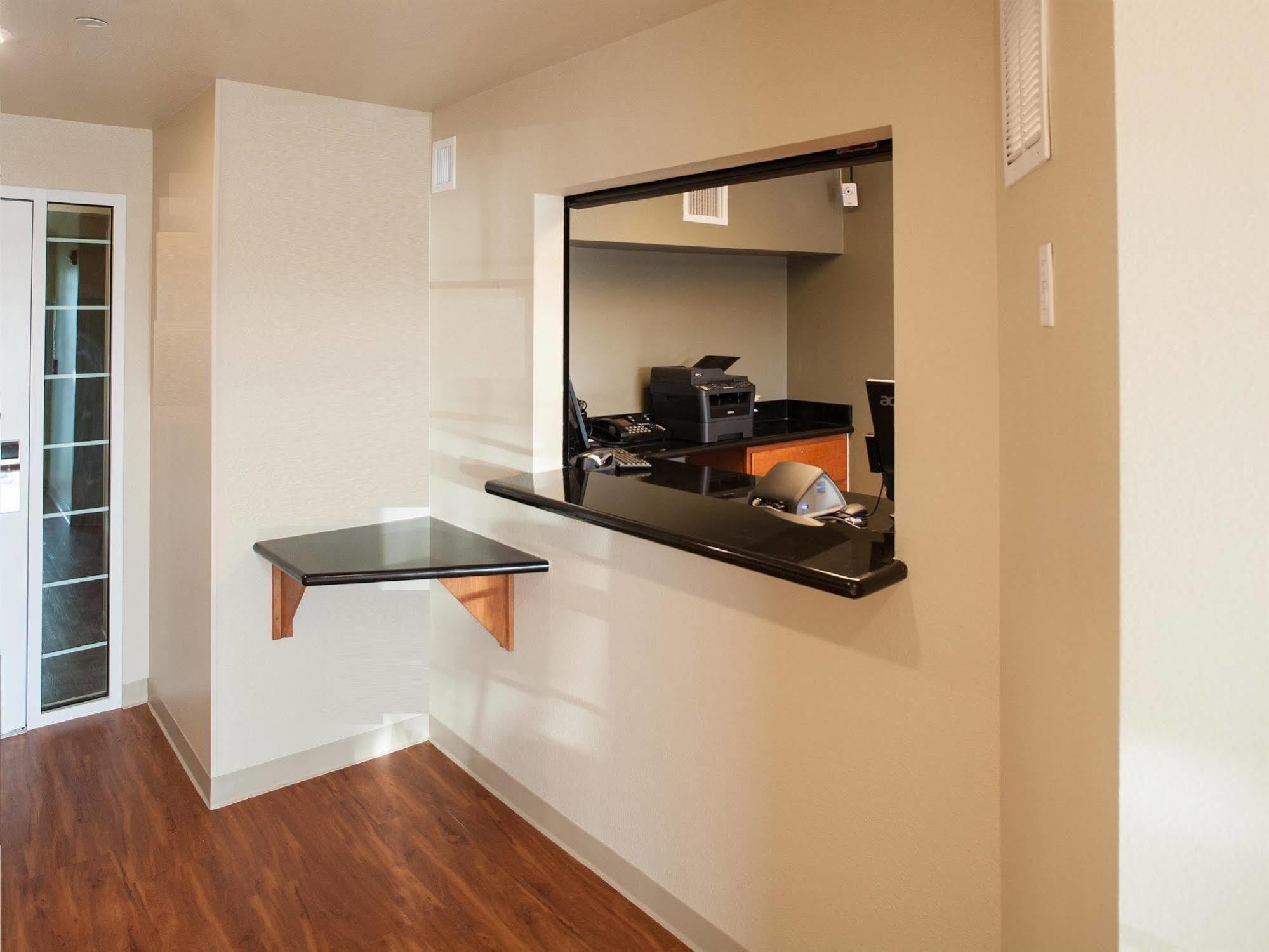 Woodspring Suites Topeka Buitenkant foto