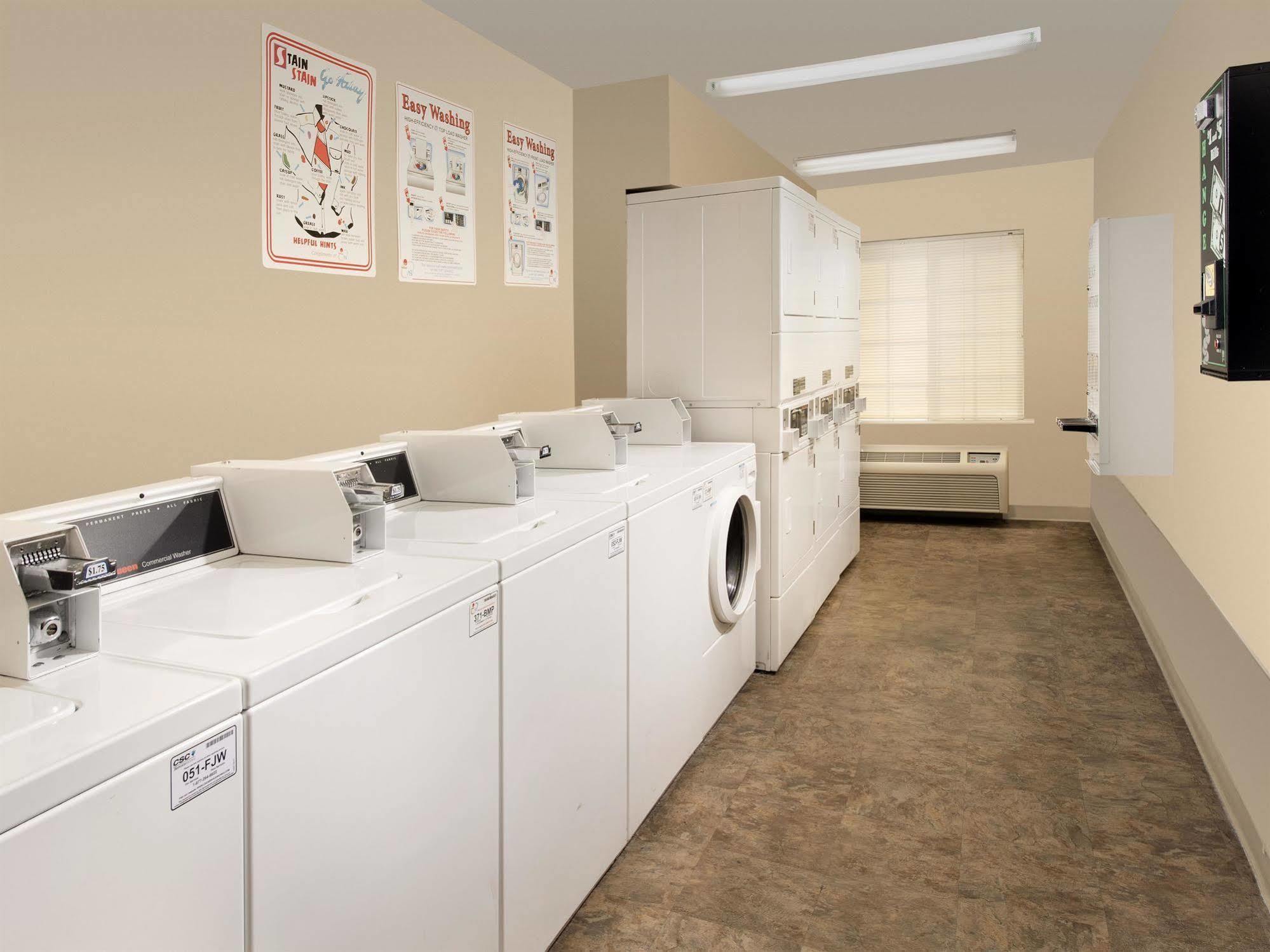 Woodspring Suites Topeka Buitenkant foto
