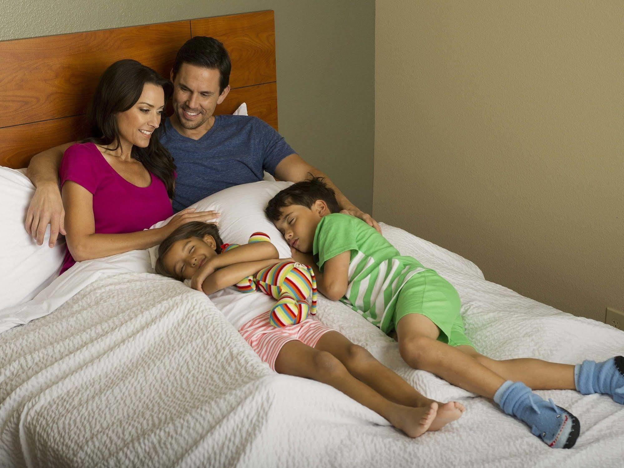 Woodspring Suites Topeka Buitenkant foto