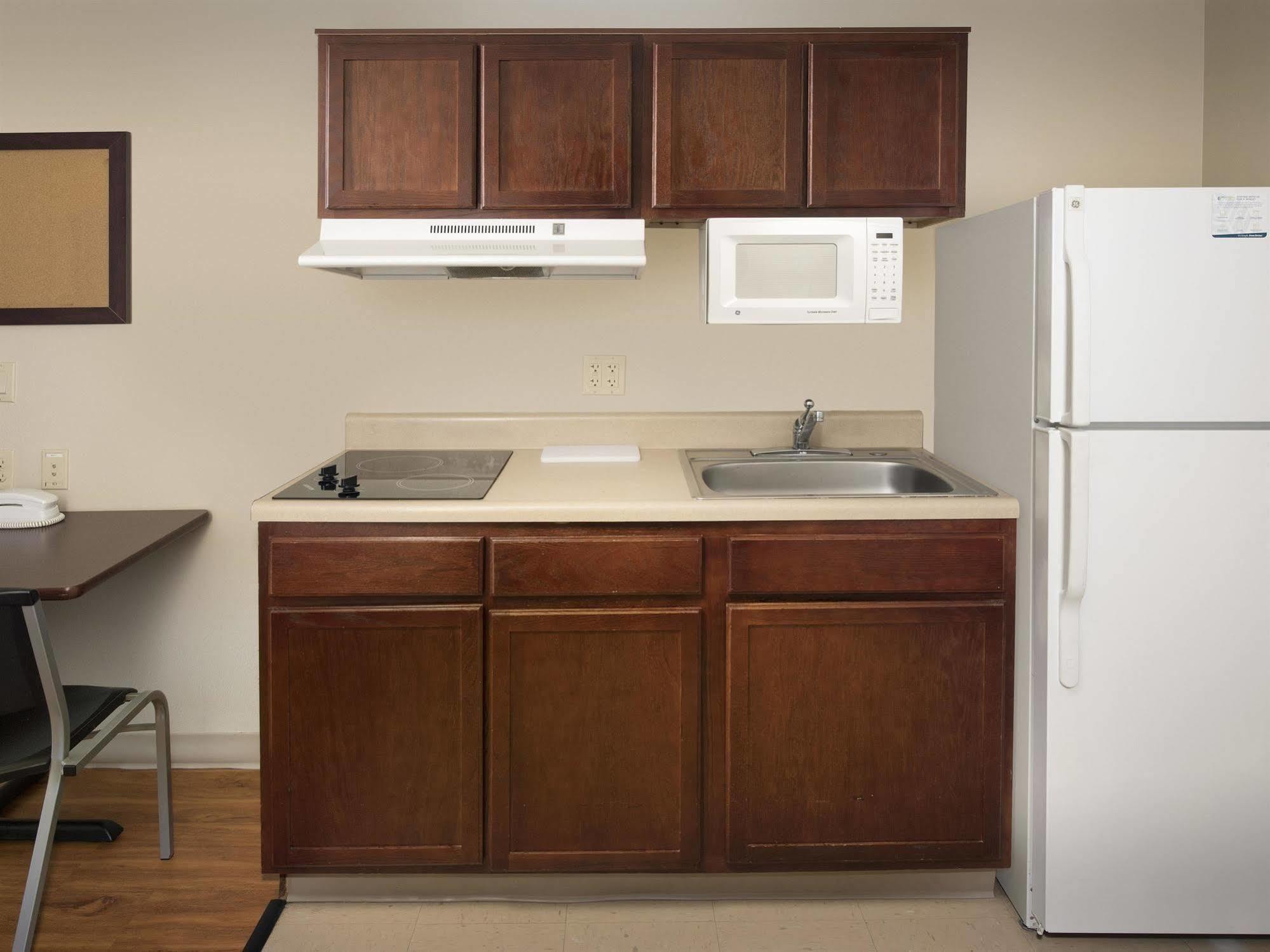 Woodspring Suites Topeka Buitenkant foto